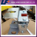 Elevator guide shoe for elevator cabin and counterweight